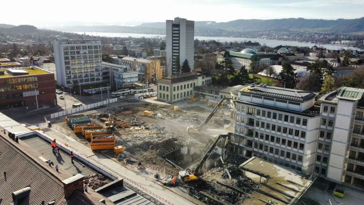 Rückbauarbeiten auf dem Campus des Universitätsspital Zürich